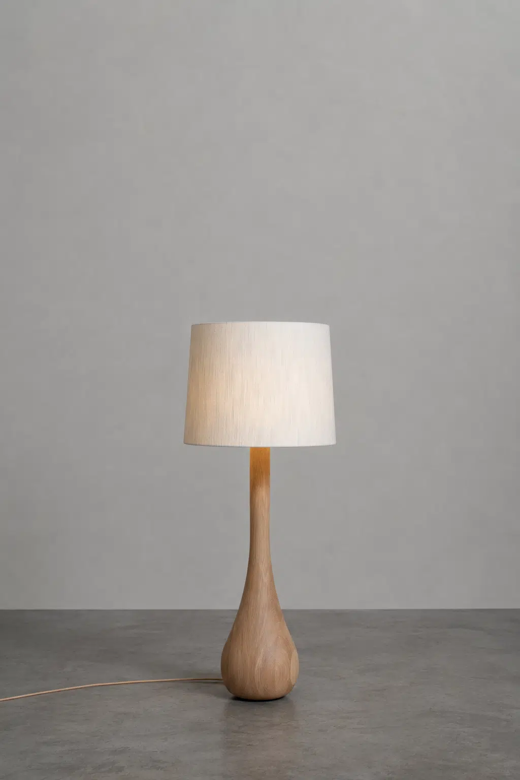RENÉE – NO. 2 handcrafted Belgian oak table lamp with rounded teardrop base and white linen shade by Fontein & Bova